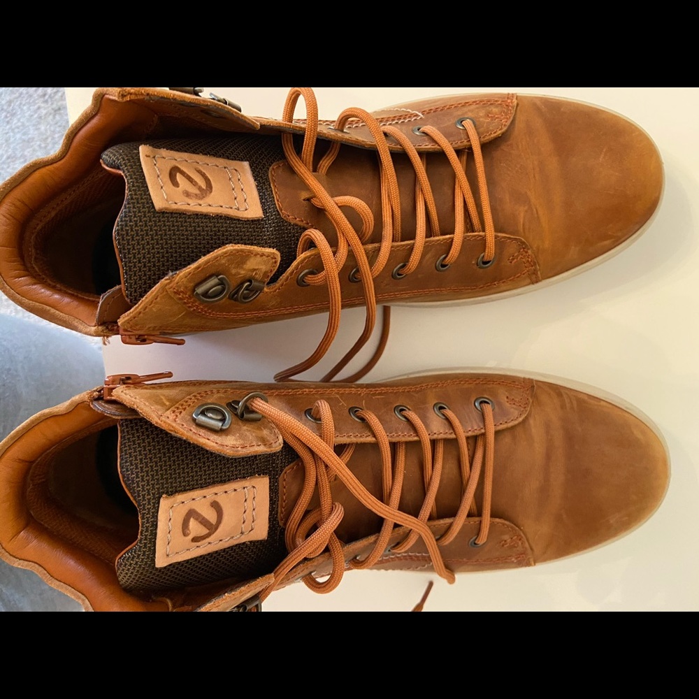 Men’s Ecco brown leather lace up boots size 11